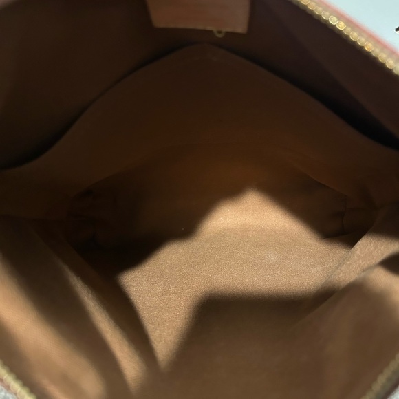 Authentic Louis Vuitton Odeon Crossbody - Picture 10 of 16